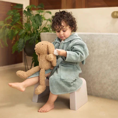 🧸 Een knuffel met naam: troost, herkenning en een blijvende herinnering