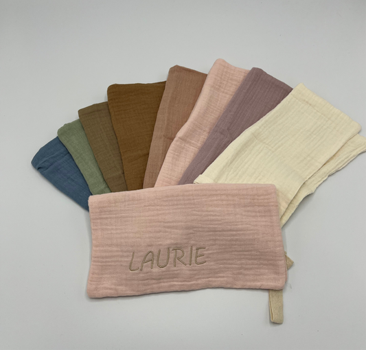 Speendoekje gepersonaliseerd in diverse kleuren. Handig voor thuis, kinderopvang en onderweg. 